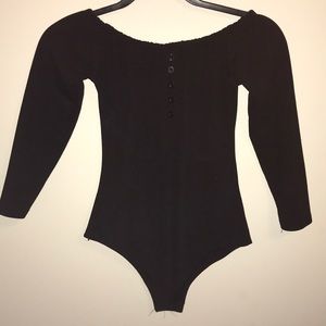🌻4 for $20 🌻 Off the shoulder bodysuit